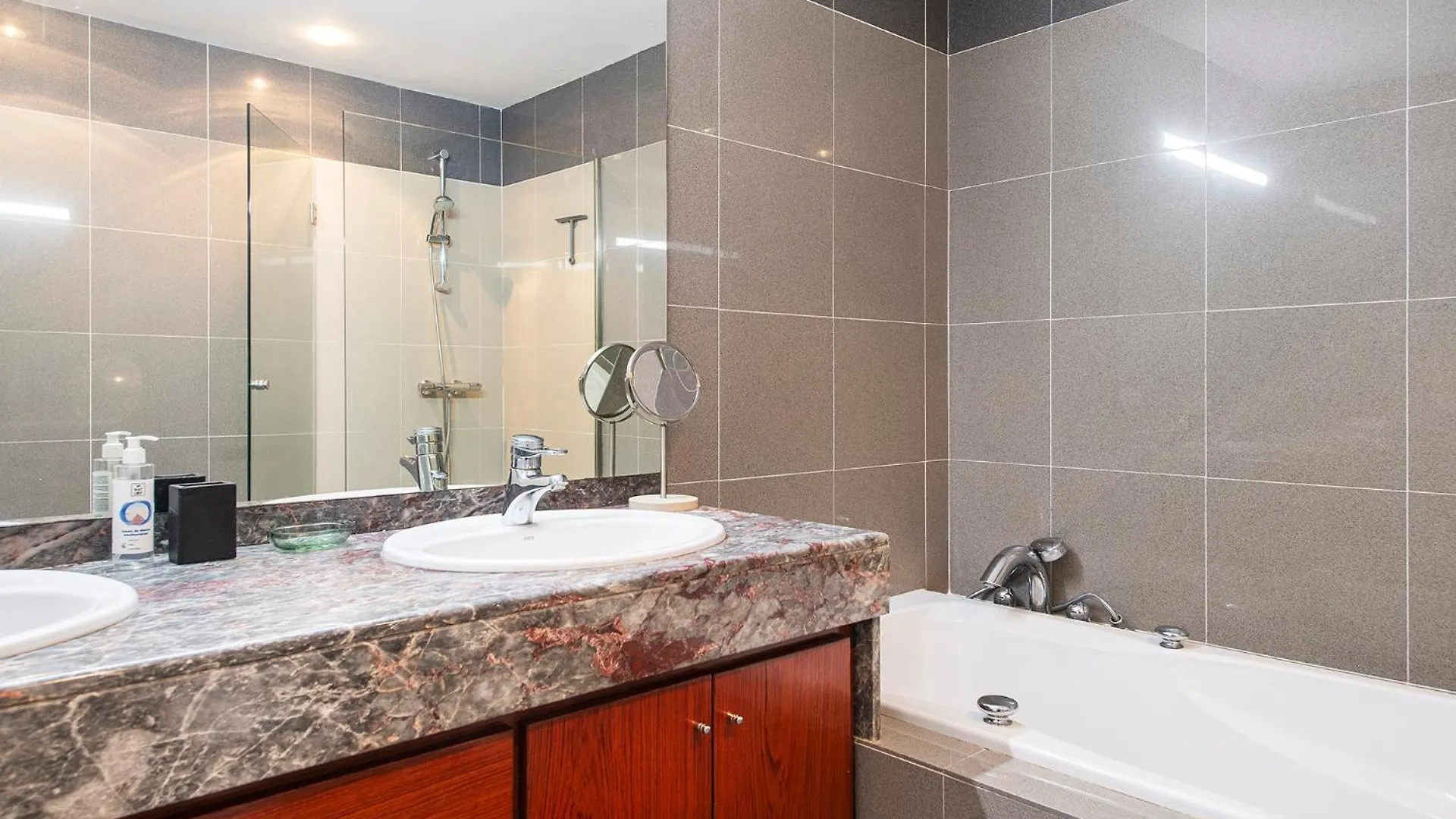 Sleep & Stay Luxury Top Floor Apt With Terrace Girona